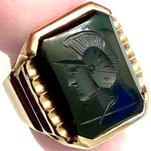 Large yellow gold Spartan warrior ring. Vintage 1932, 10KYG